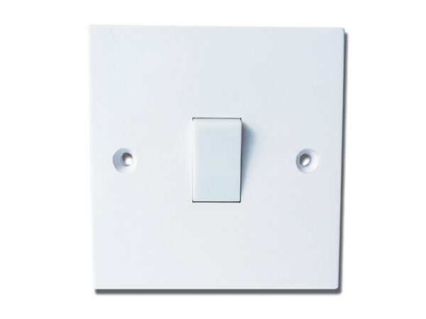 1 Gang 10-Amp Intermediate Switch